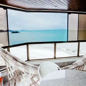 Apto Frente Mar Bal Camboriu Pe Na Areia Churrasqueira Carvao Na Sacada Fantastica E Encantadora Vista Mar Balneário Camboriú